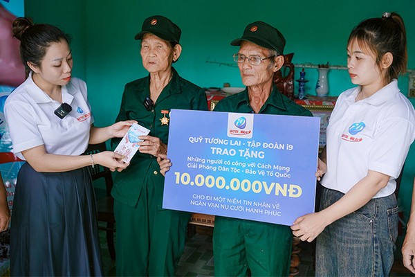 Người chơi đang đọc tài liệu hướng dẫn HM88 game trên máy tính bảng với biểu đồ chiến lược và biểu tượng tiền tệ xung quanh, thể hiện sự tập trung và mục tiêu chiến thắng.